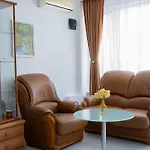 Mirrart House - просторен луксозен - 3 спални - 2 бани - център Apartamento