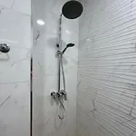 Mirrart House - просторен луксозен - 3 спални - 2 бани - център Apartamento
