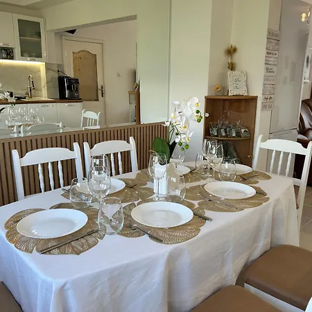 Lejlighed Mirrart House - просторен луксозен - 3 спални - 2 бани - център