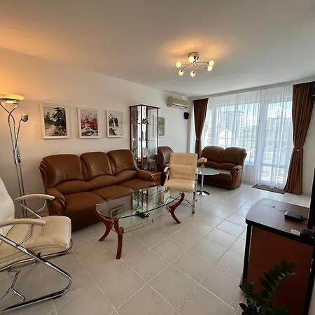 Lejlighed Mirrart House - просторен луксозен - 3 спални - 2 бани - център *