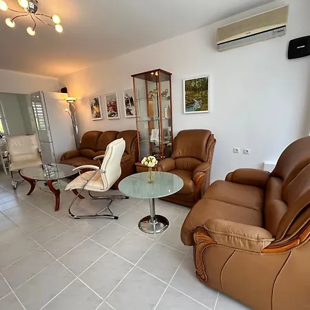 Mirrart House - просторен луксозен - 3 спални - 2 бани - център Lejlighed