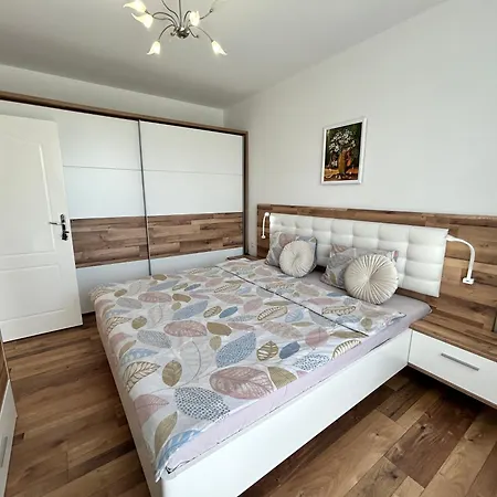 Lejlighed Mirrart House - просторен луксозен - 3 спални - 2 бани - център