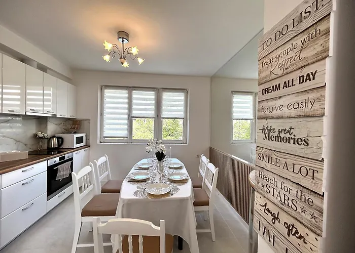 Mirrart House - просторен луксозен - 3 спални - 2 бани - център