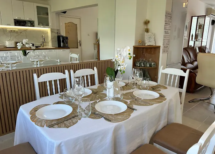 Lejlighed Mirrart House - просторен луксозен - 3 спални - 2 бани - център