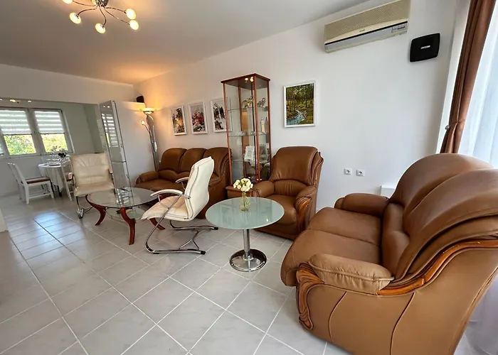 Mirrart House - просторен луксозен - 3 спални - 2 бани - център Lejlighed