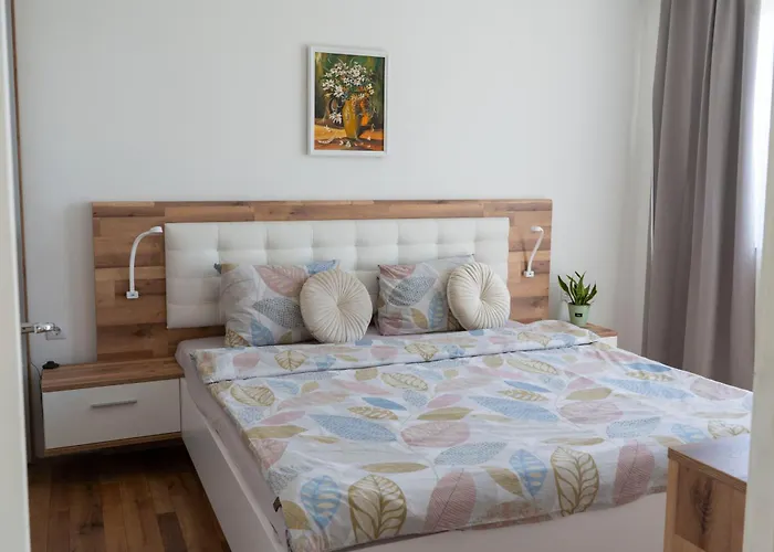 Lejlighed Mirrart House - просторен луксозен - 3 спални - 2 бани - център