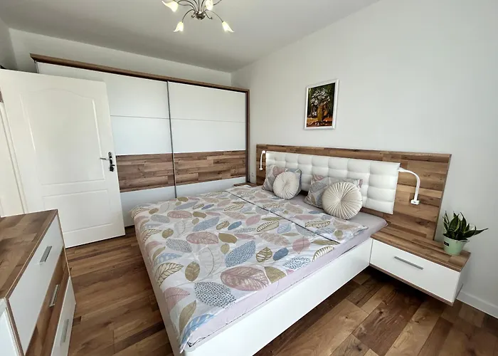 Lejlighed Mirrart House - просторен луксозен - 3 спални - 2 бани - център