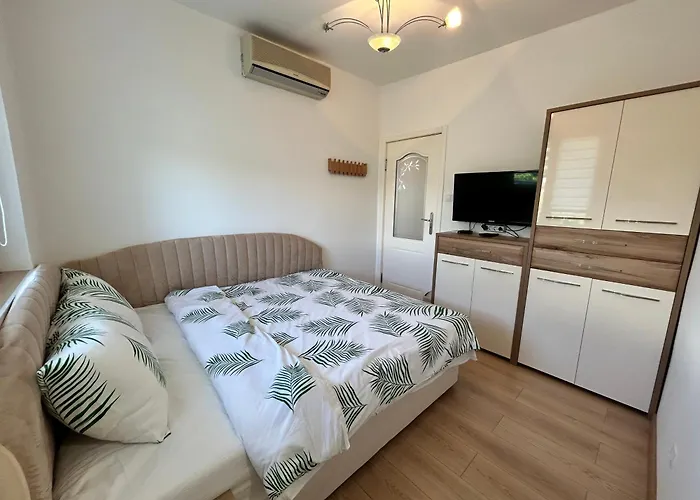 Lejlighed Mirrart House - просторен луксозен - 3 спални - 2 бани - център