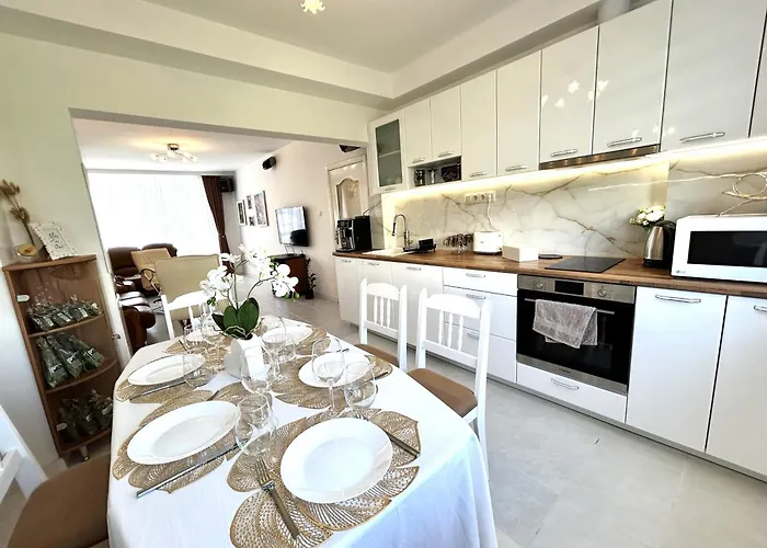 Mirrart House - просторен луксозен - 3 спални - 2 бани - център Lejlighed