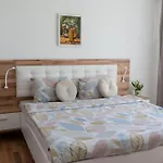 Daire Mirrart House - просторен луксозен - 3 спални - 2 бани - център