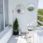 Mirrart House - просторен луксозен - 3 спални - 2 бани - център