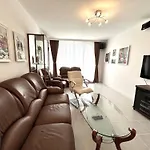 Mirrart House - просторен луксозен - 3 спални - 2 бани - център 아파트 플로브디프