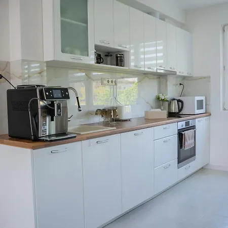 Mirrart House - просторен луксозен - 3 спални - 2 бани - център Apartmán *