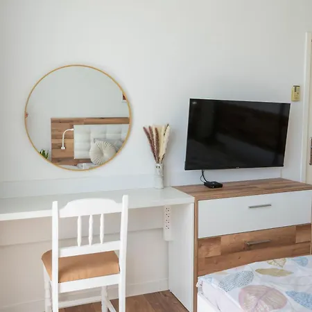 Apartmán Mirrart House - просторен луксозен - 3 спални - 2 бани - център