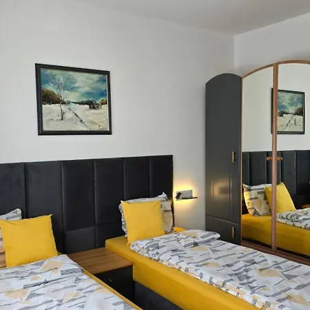 Apartmán Mirrart House - просторен луксозен - 3 спални - 2 бани - център *