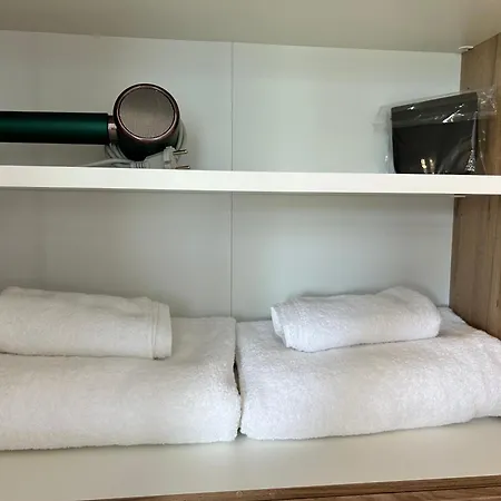 Apartmán Mirrart House - просторен луксозен - 3 спални - 2 бани - център
