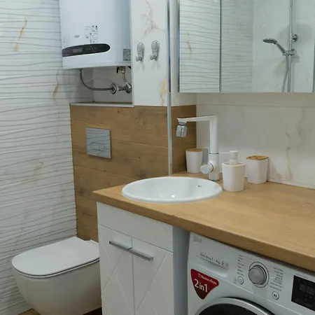 Mirrart House - просторен луксозен - 3 спални - 2 бани - център *