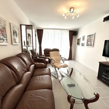 Mirrart House - просторен луксозен - 3 спални - 2 бани - център Апартамент Пловдив