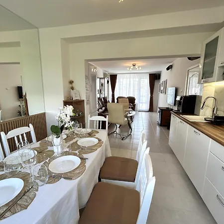Mirrart House - просторен луксозен - 3 спални - 2 бани - център Apartmán