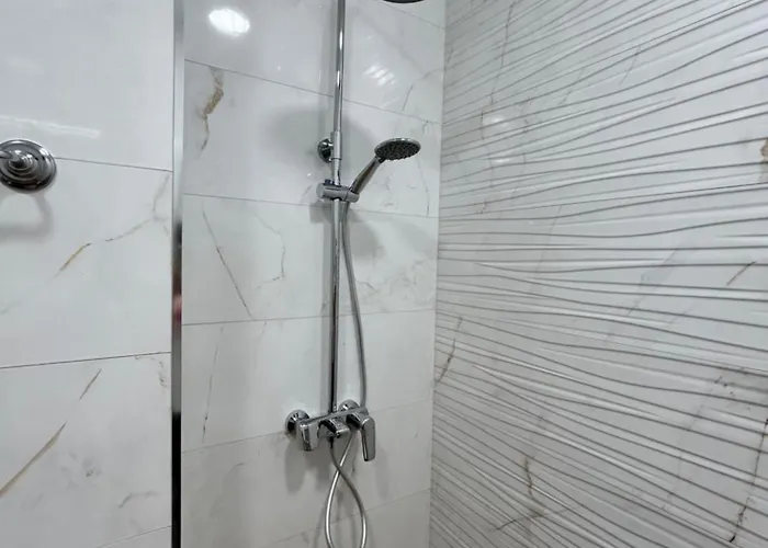 Mirrart House - просторен луксозен - 3 спални - 2 бани - център Apartment